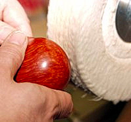 8. Gravieren des Pfeifenholmes mit dem Namenszug„Reiner Thilo“